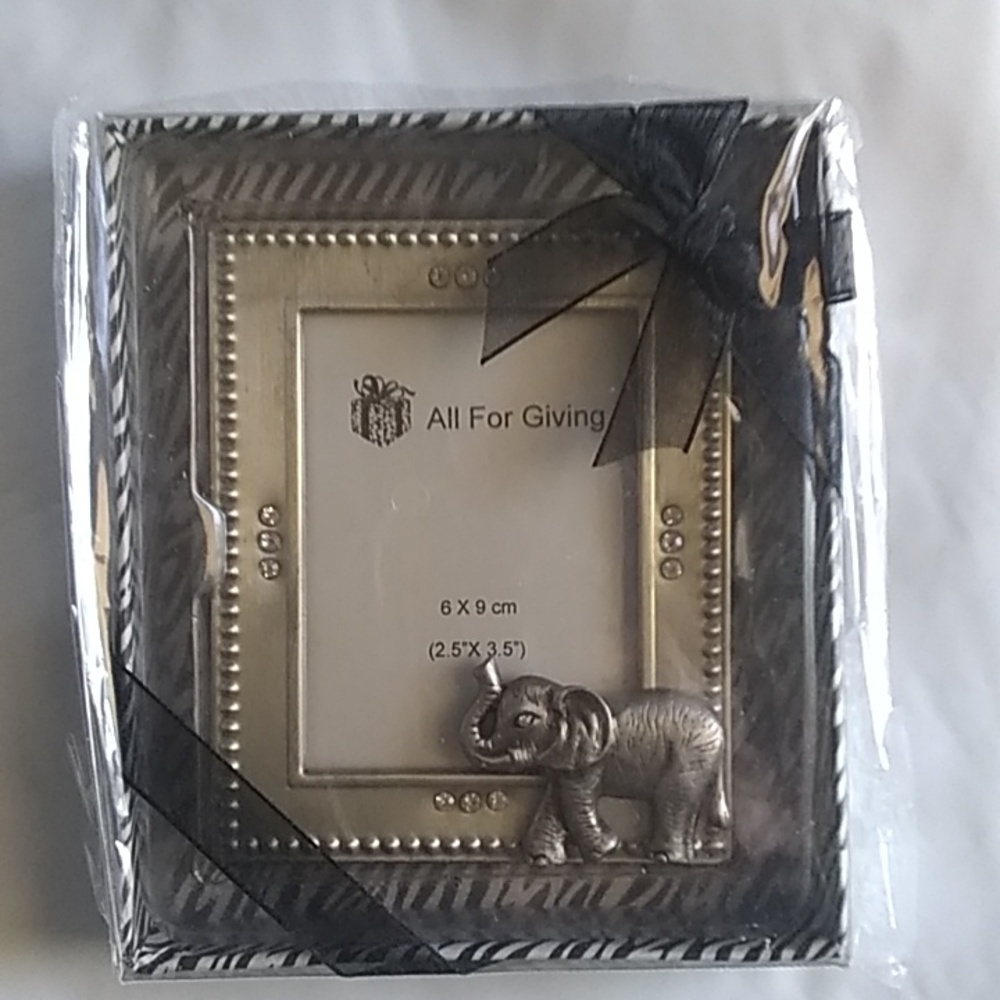 NIP Sealed All For Giving 2.5" x 3.5" (6 x 9 cm) Pewter Elephant Photo frame